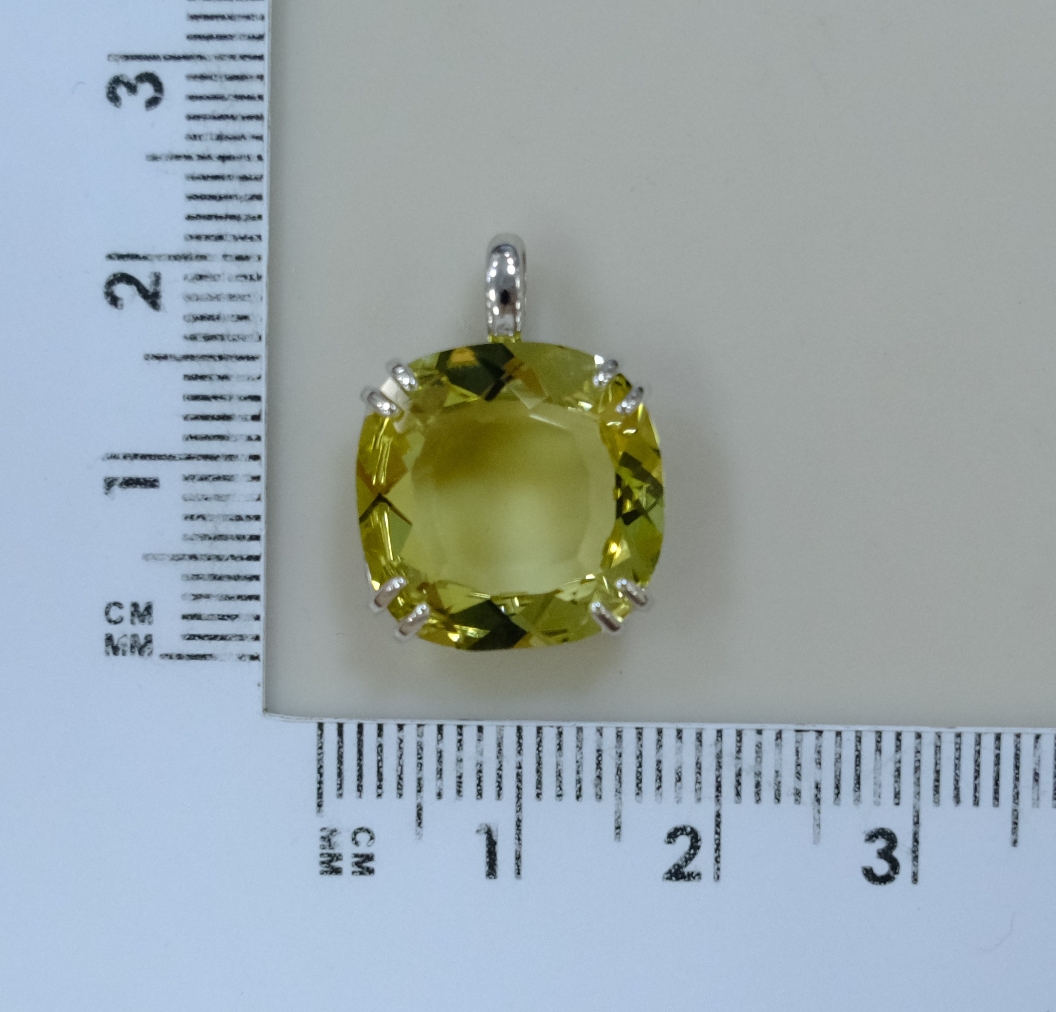 Серебряная подвеска с цитрином